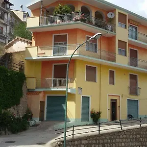 L'edera , Osini Italia